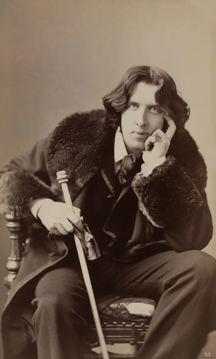 Oscar Wilde by napoleon sarony three quarter length photograph seated